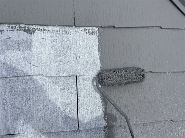 中塗り：遮熱断熱塗料ダンネストを塗布